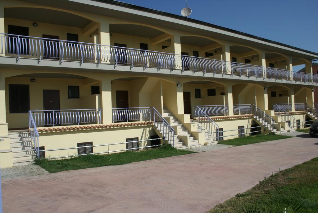 الشقق الفندقية Villaggio Le Rocelleفي  Baia Dei Canonici الغرفة الصورة